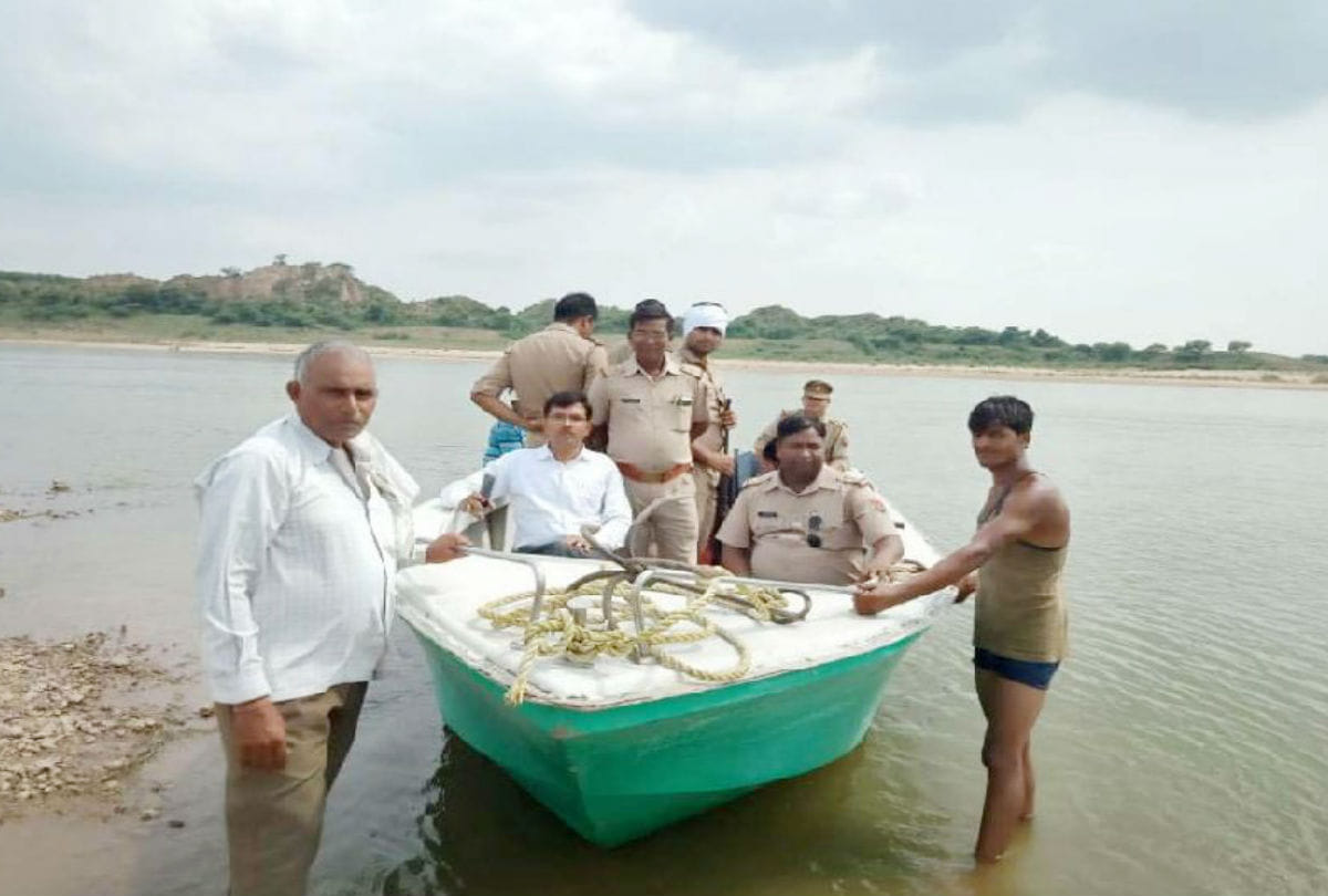 Illegal voat running at chambal river firing on van vibhag team