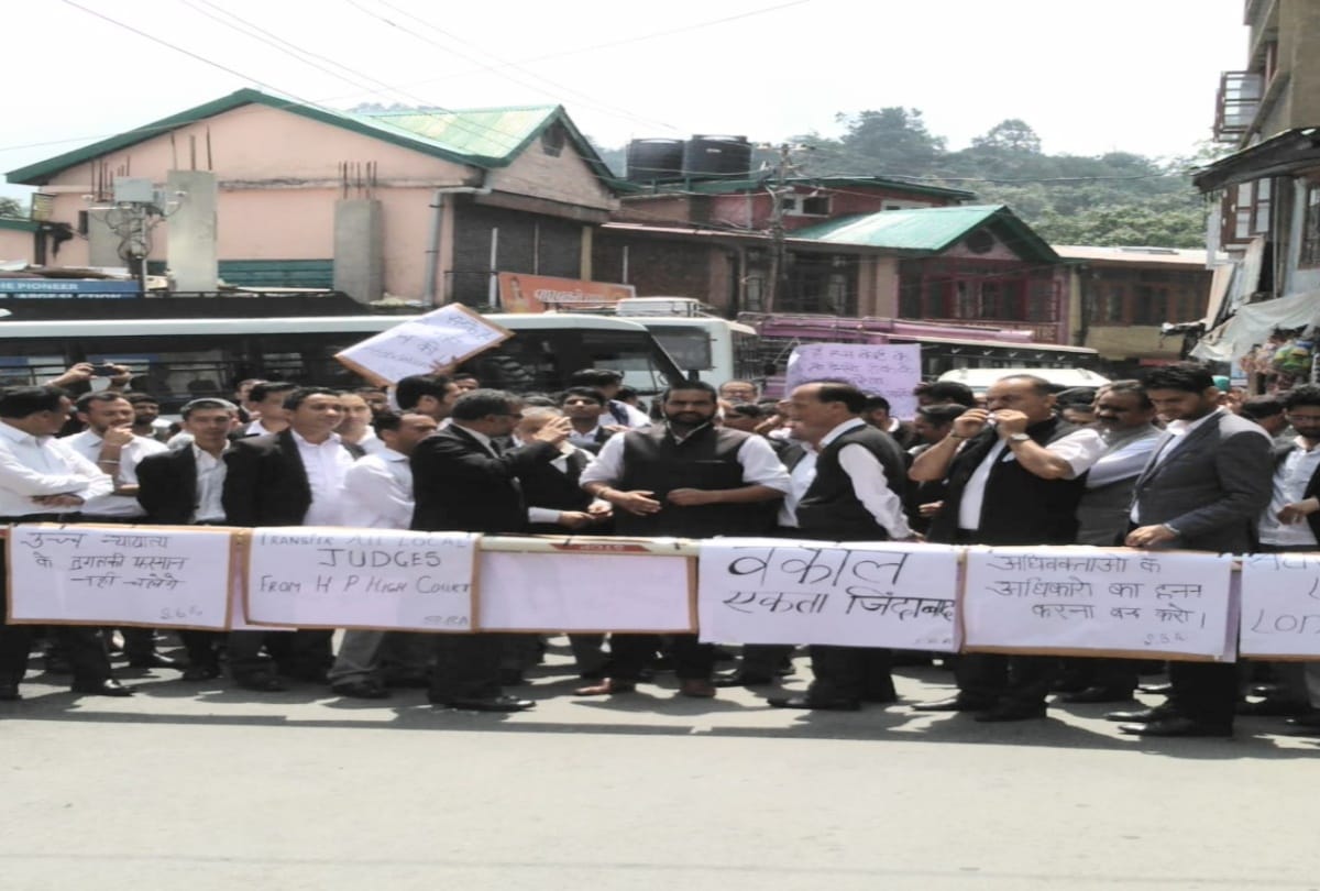 District court shimla stalling work due to protest of lawyers