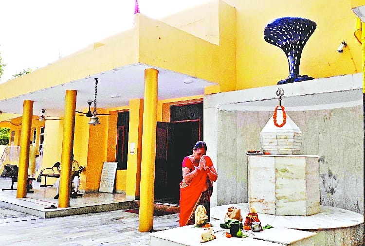 sawan 2019, shiv mandir about 250 year old in located at chandigarh