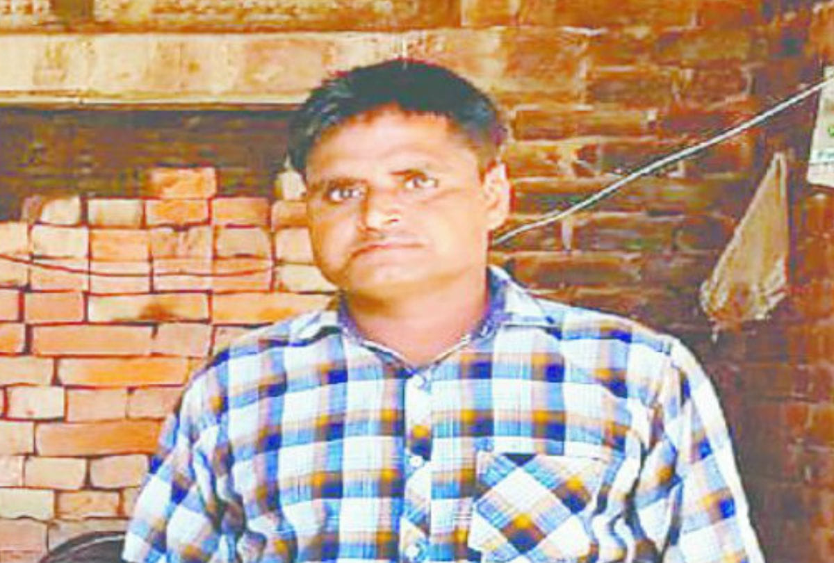 mainpuri man wrote a letter his blood for help to Pm Narendra Modi