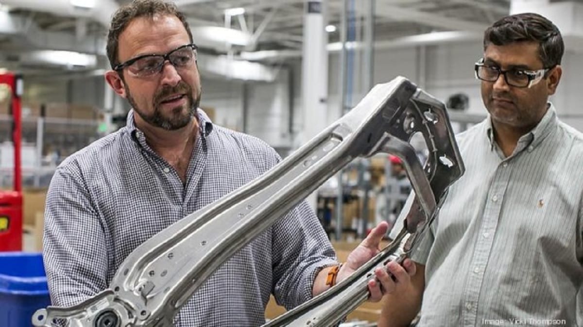 tesla former vice president steve MacManus joined apple inc