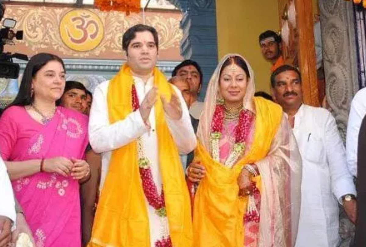 maneka gandhi tweets i wearing saree woven by pandit nehru in jail on varun wedding then deletes it