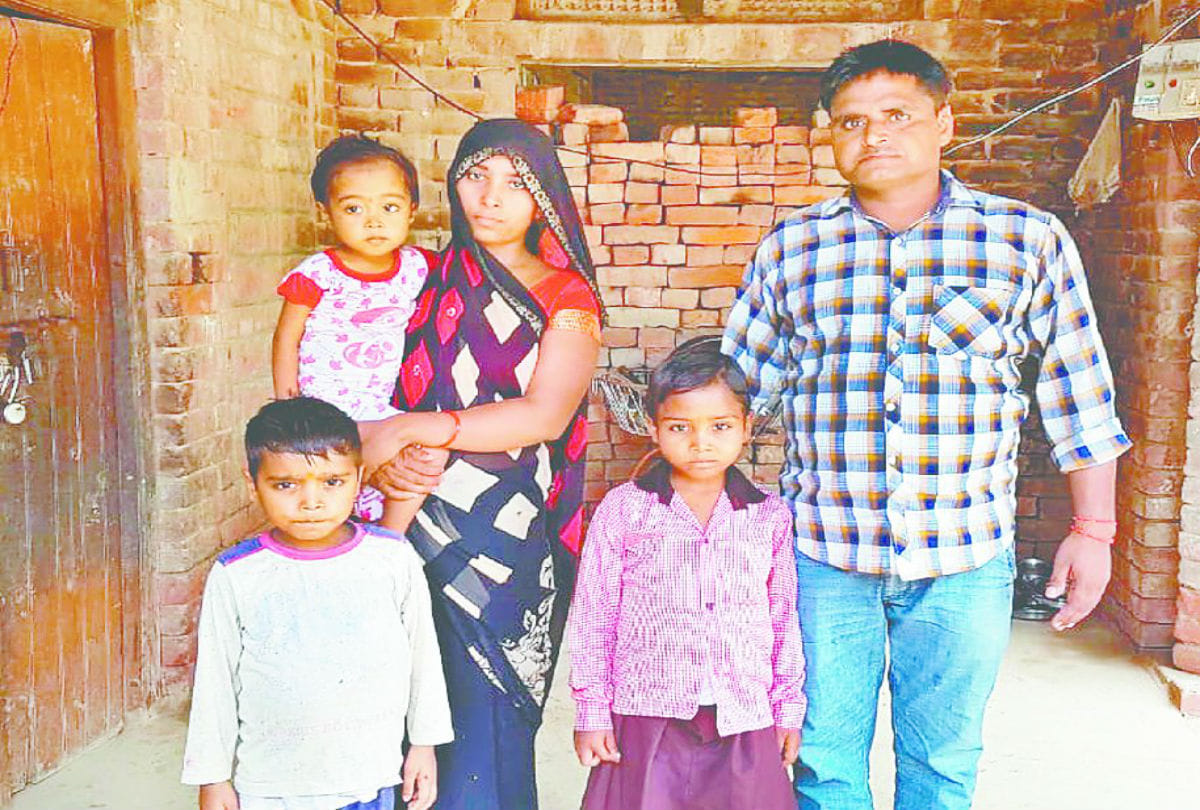 mainpuri man wrote a letter his blood for help to Pm Narendra Modi