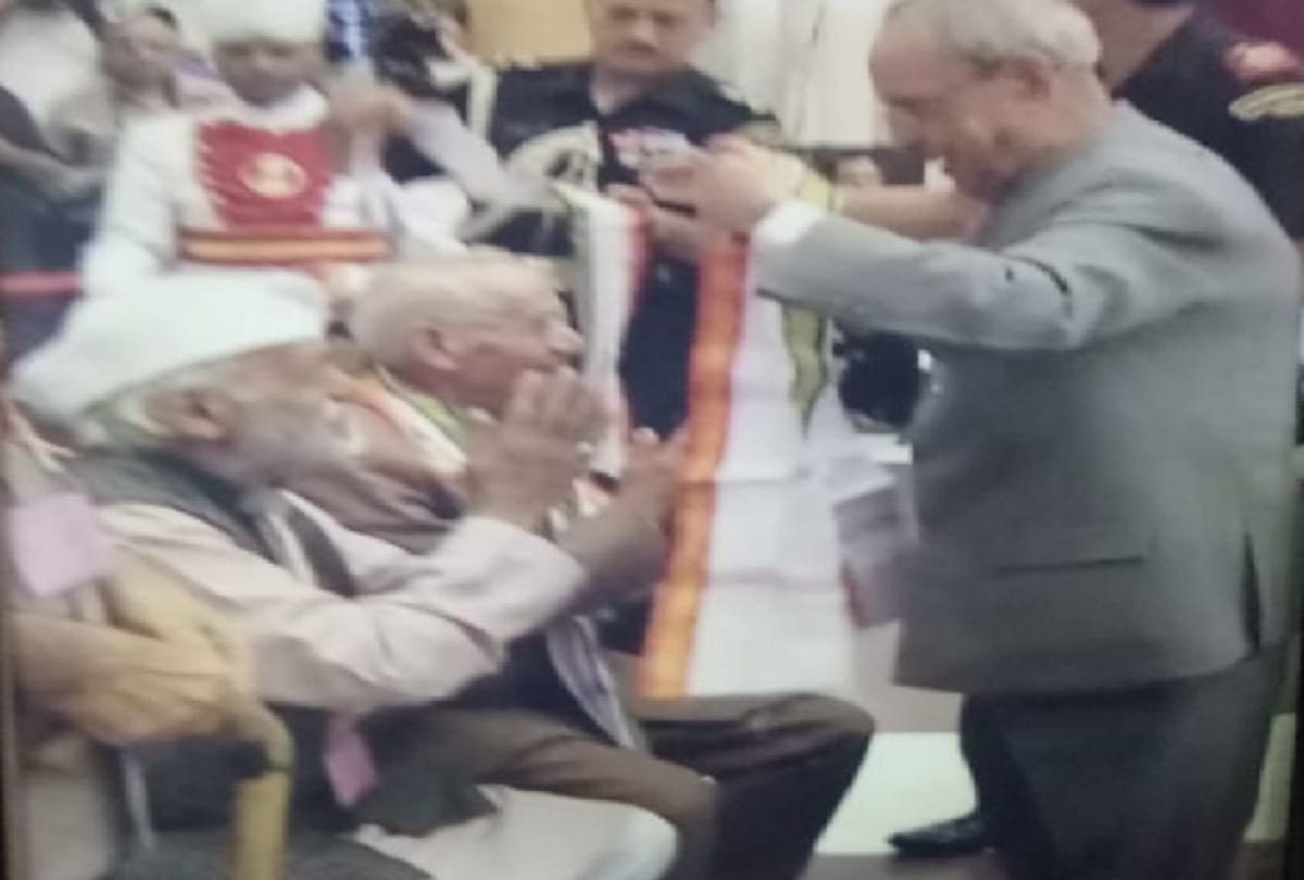 Farewell to freedom fighter Omkarnath Shastri with state honor, Bareilly, UP