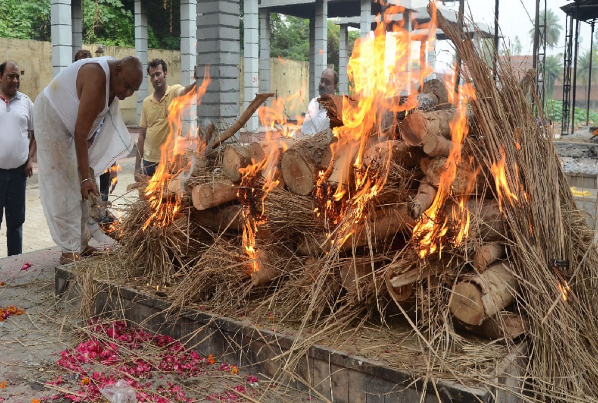 Farewell to freedom fighter Omkarnath Shastri with state honor, Bareilly, UP