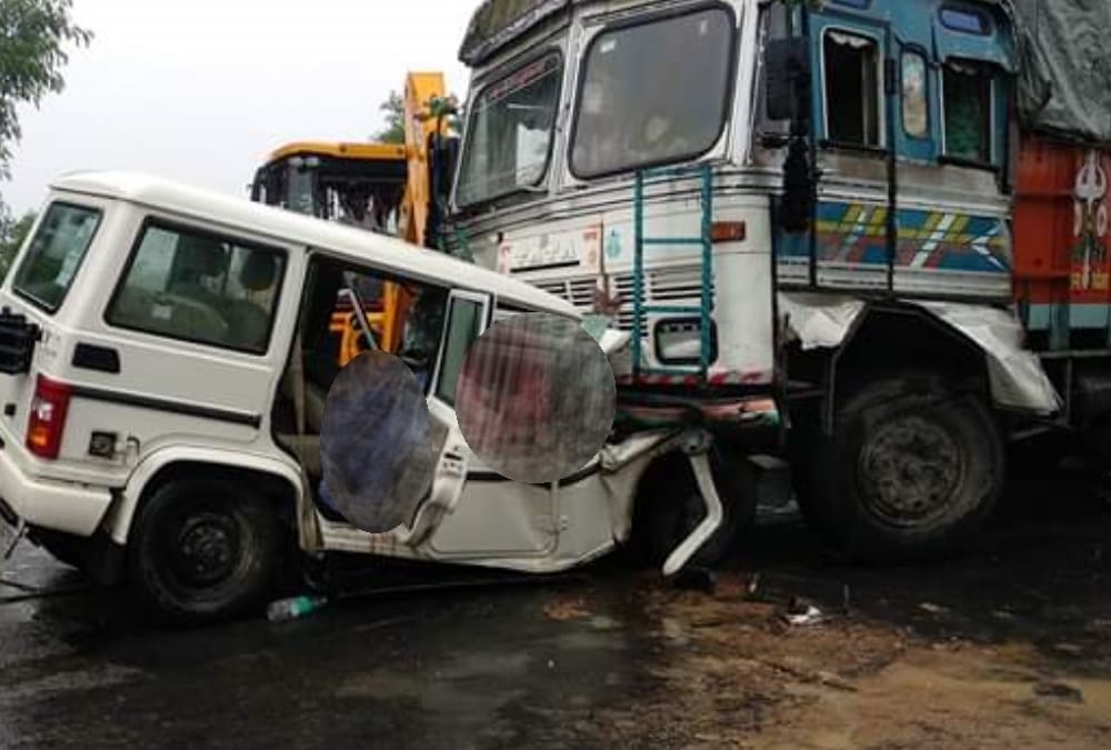 Two died in an accident Gonda Faizabad highway.