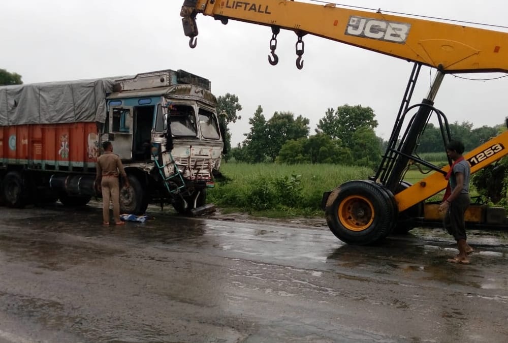 Two died in an accident Gonda Faizabad highway.