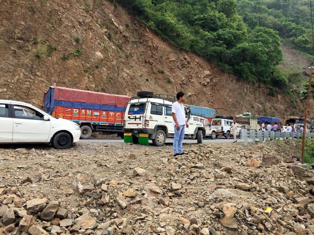 Passengers open in the open, eight hours later open highway