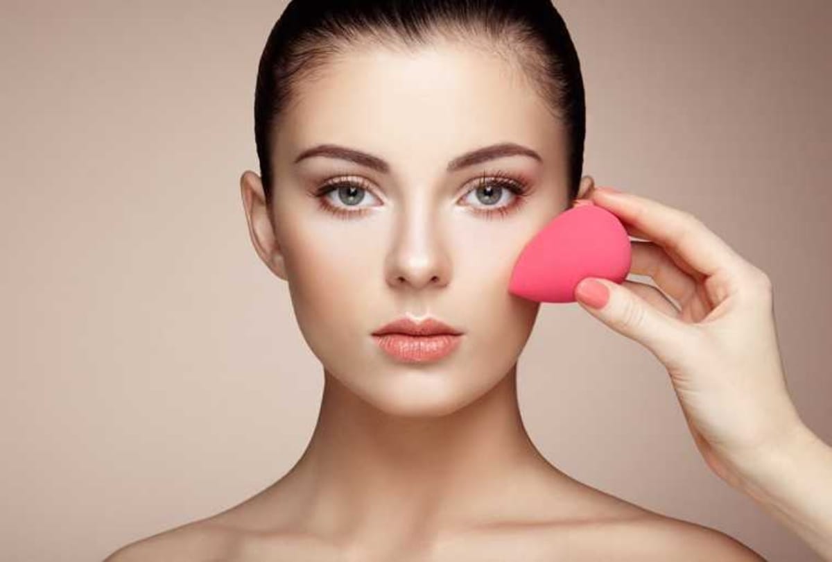 How To Use a Beauty Blender Makeup Sponge