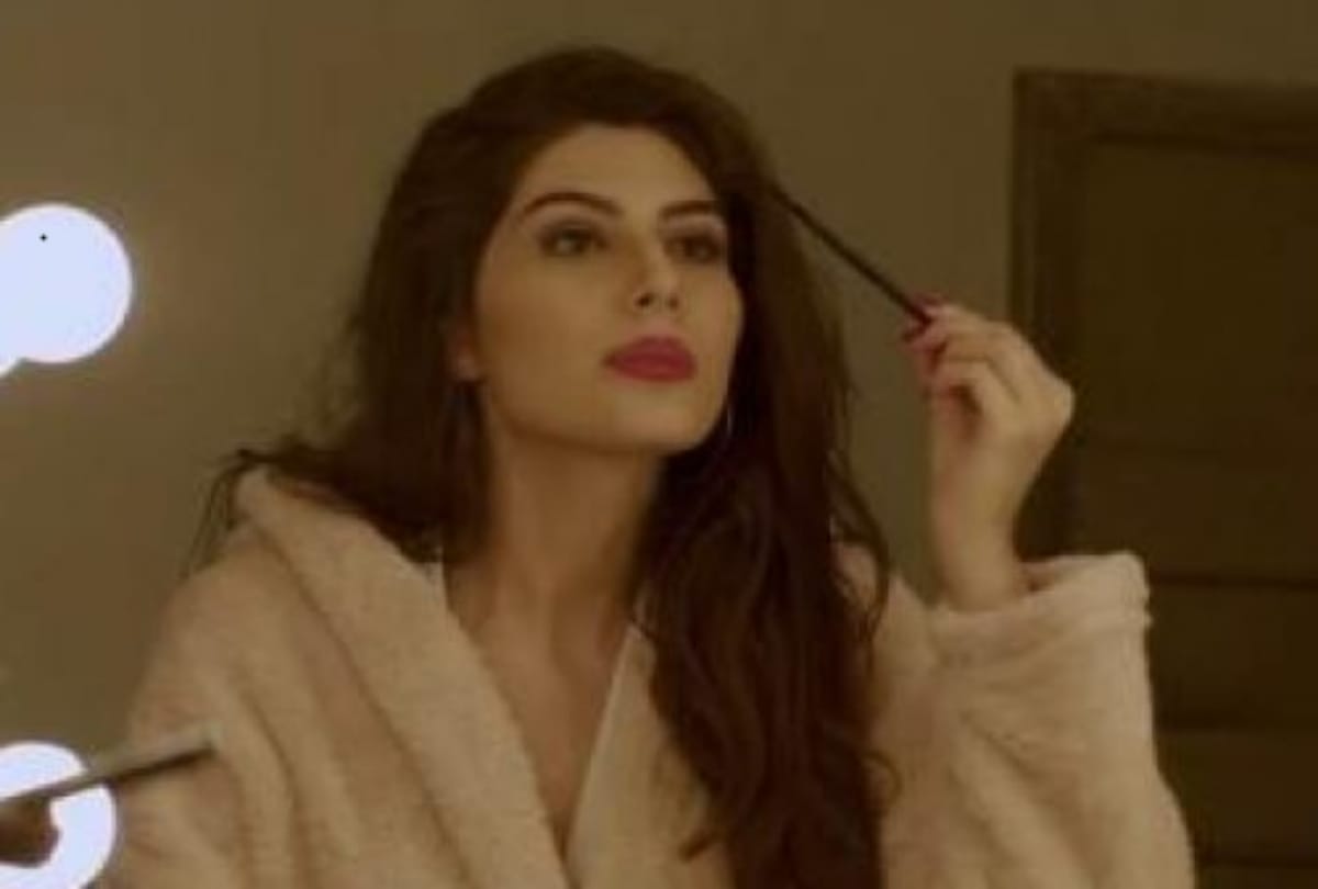 elnaaz norouzi called porn star for latest look in hindi