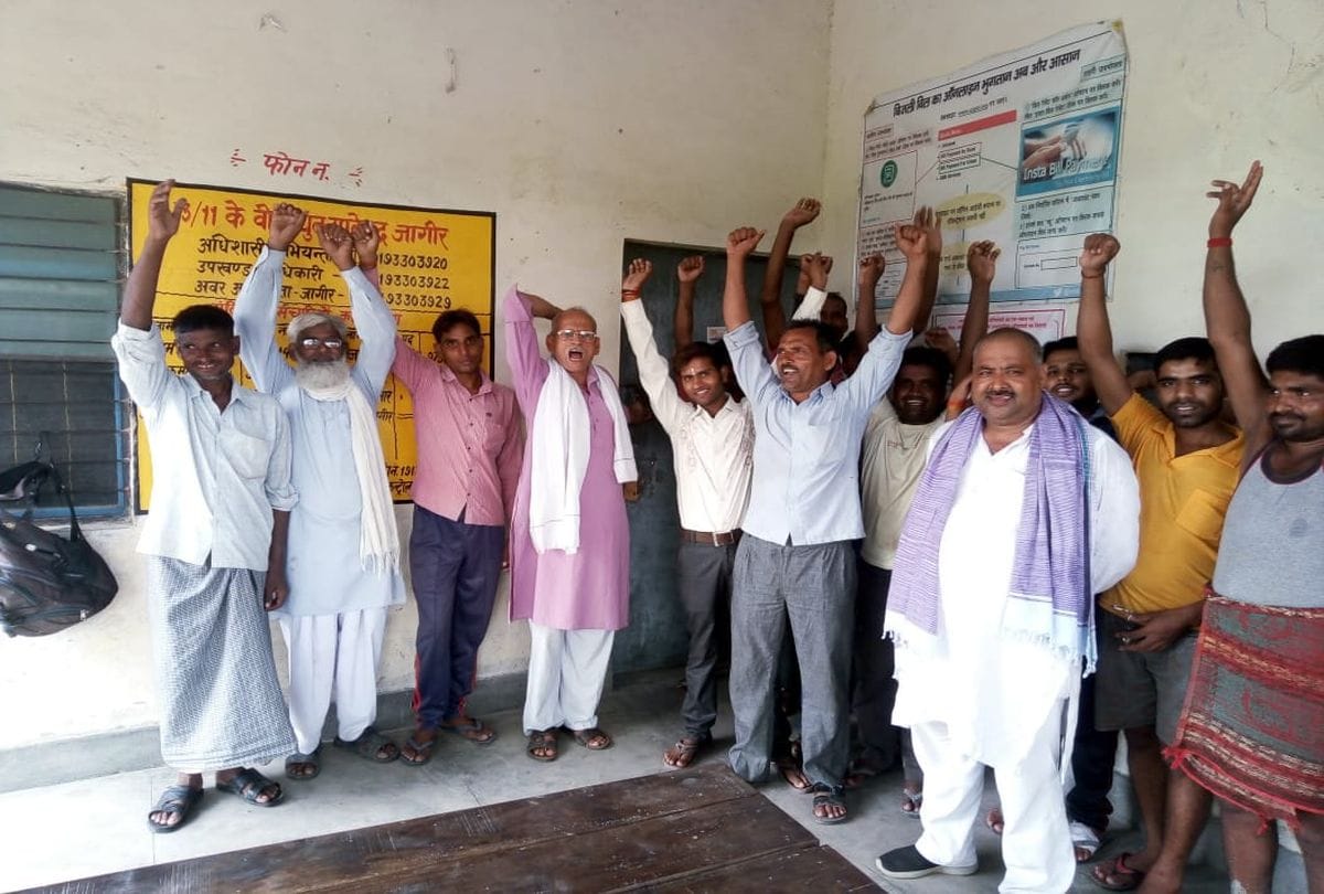 Farmer Protest Against Power Cut in Mainpuri Jagir Feeder