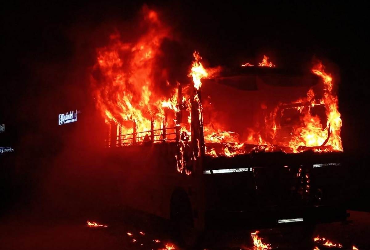 a bus caught fire on ayodhya highway