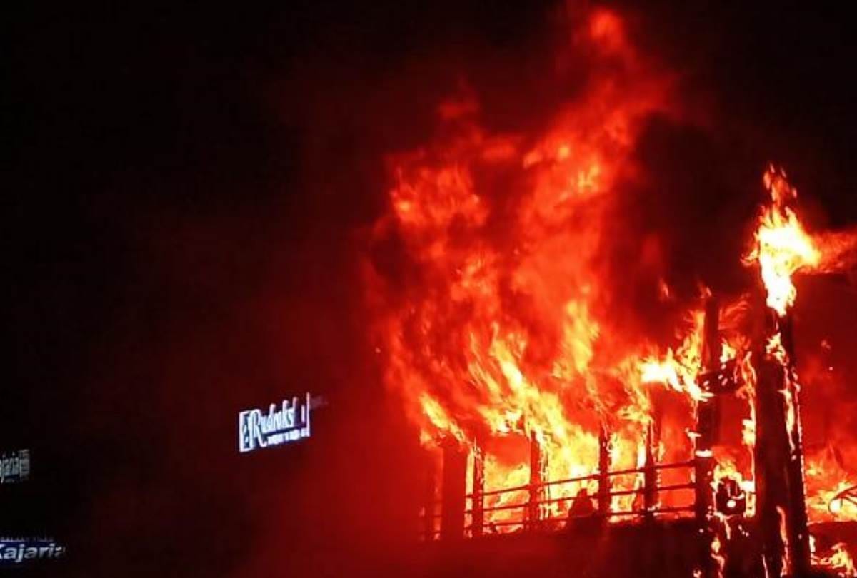 a bus caught fire on ayodhya highway