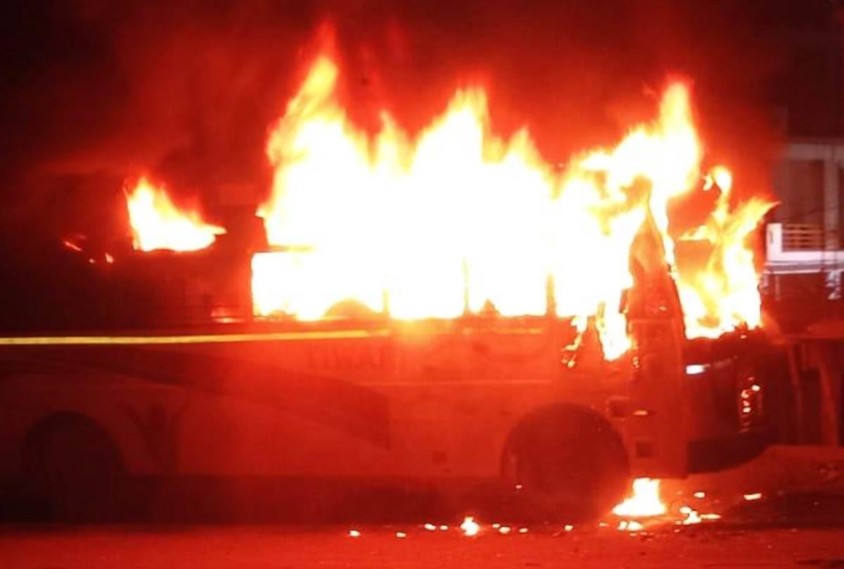 a bus caught fire on ayodhya highway