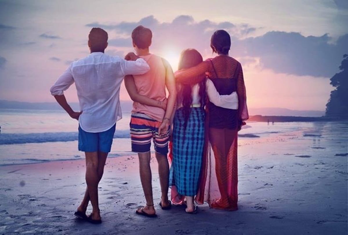 zaira wasim pose with priyanka chopra and farhan akhtar users troll