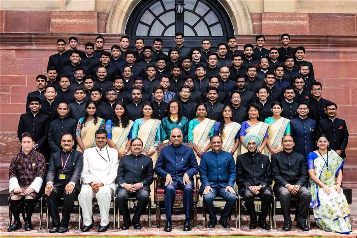 Trainee officer of Forest Service meets President