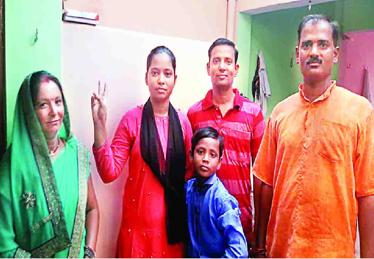 unnao girl student becomes up topper after rti and court orders