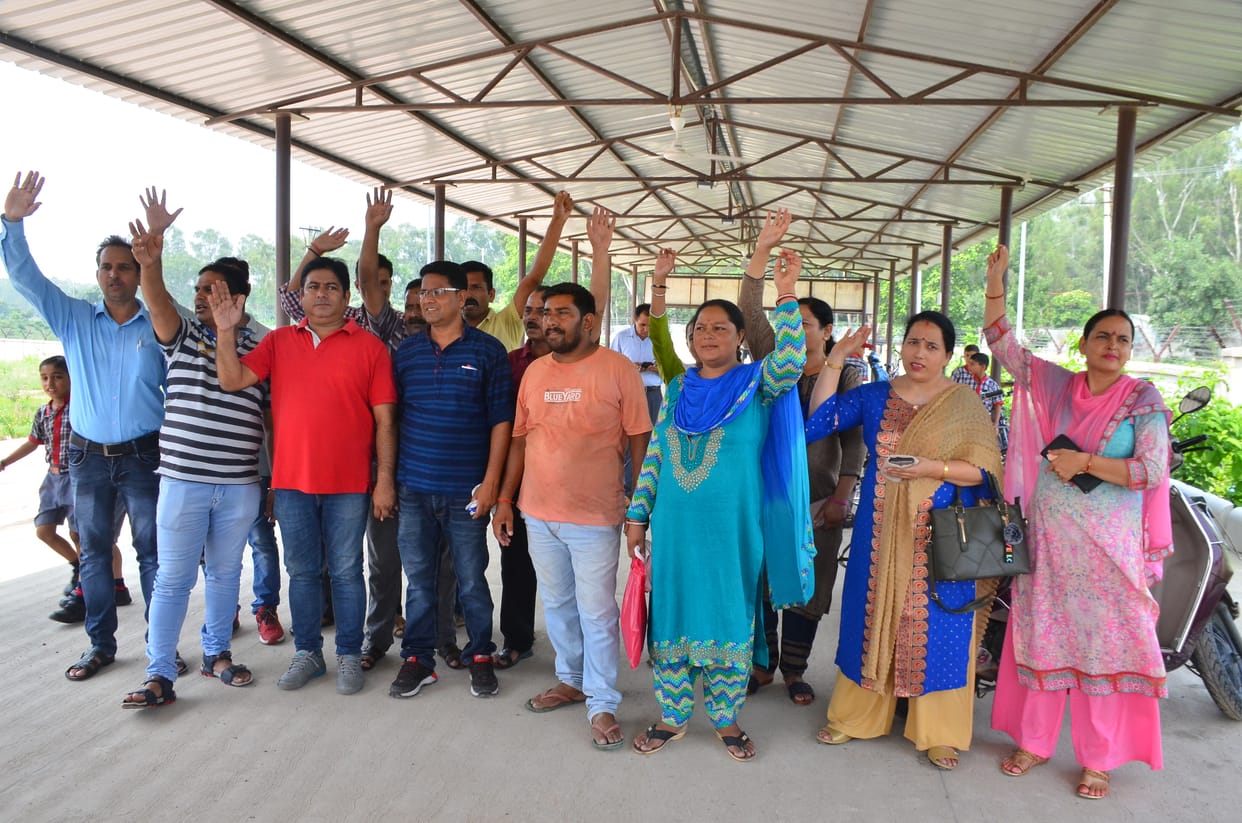 parents protest against KV managemenr