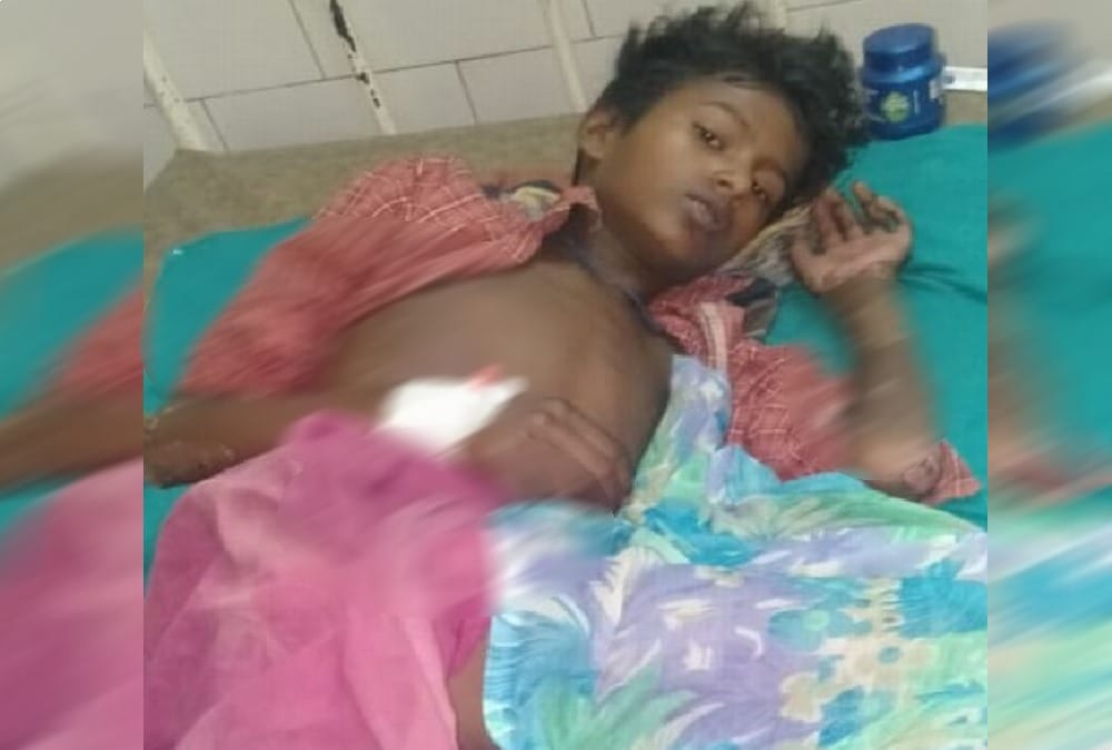 Chemical Sprinkle On Boy Student Parents think Outbreak of mata  And Not give Treatment