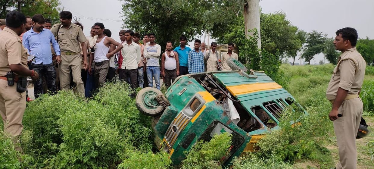 Ten people injured in accident