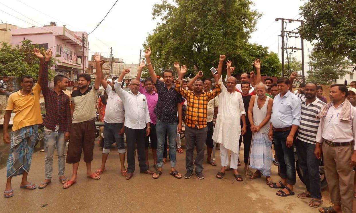 Demonstrations performed by the settlers for water extraction