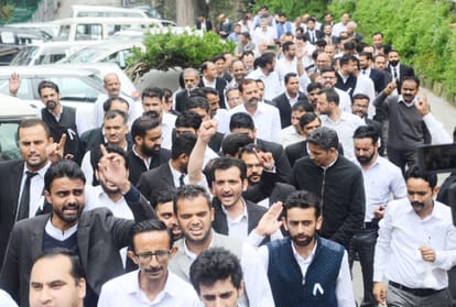 traders and nagrik sabha also supported lawyers protest in shimla