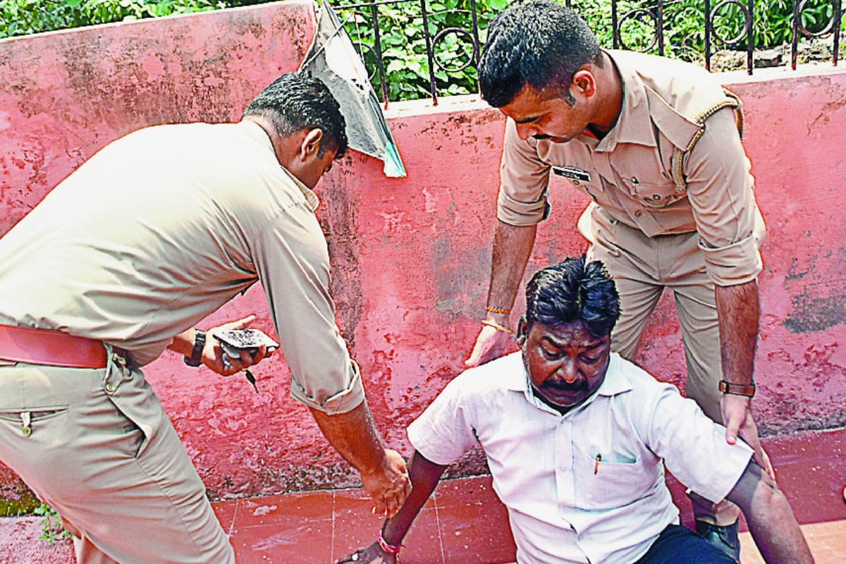 Home Guard wife shot dead in a auto in Meerut City