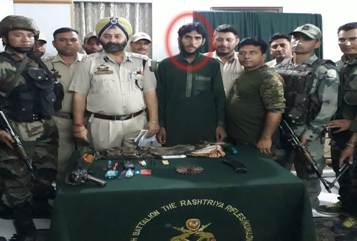 Jammu-Kashmir: Doda Police and Indian Army 26 Rashtriya Rifles caught terrorist in forest Thatri