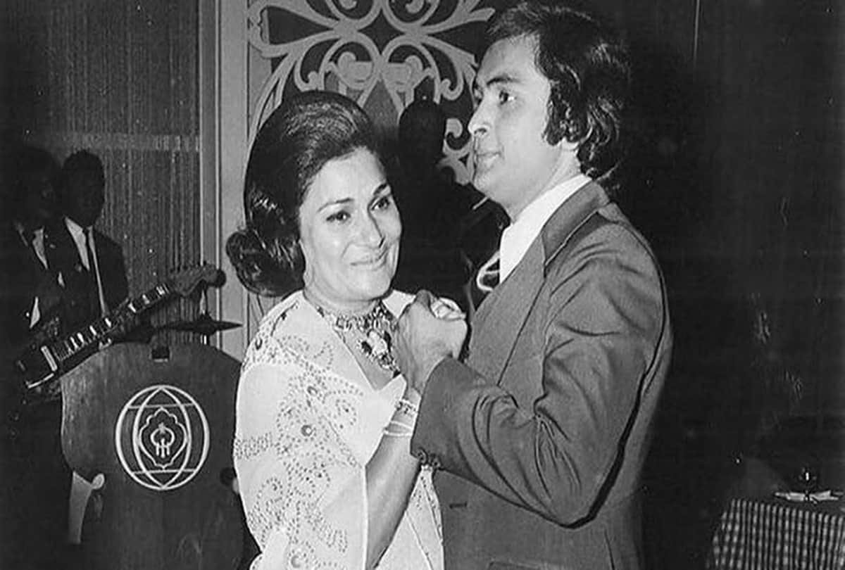 Rishi Kapoor reveals why he didnt come to india when his mother Krishna Raj passed away