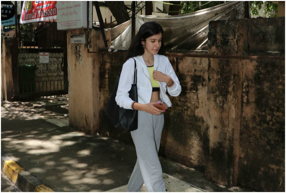 Shanaya Kapoor says If Karan Johar ever directs me I would get emotional and just die