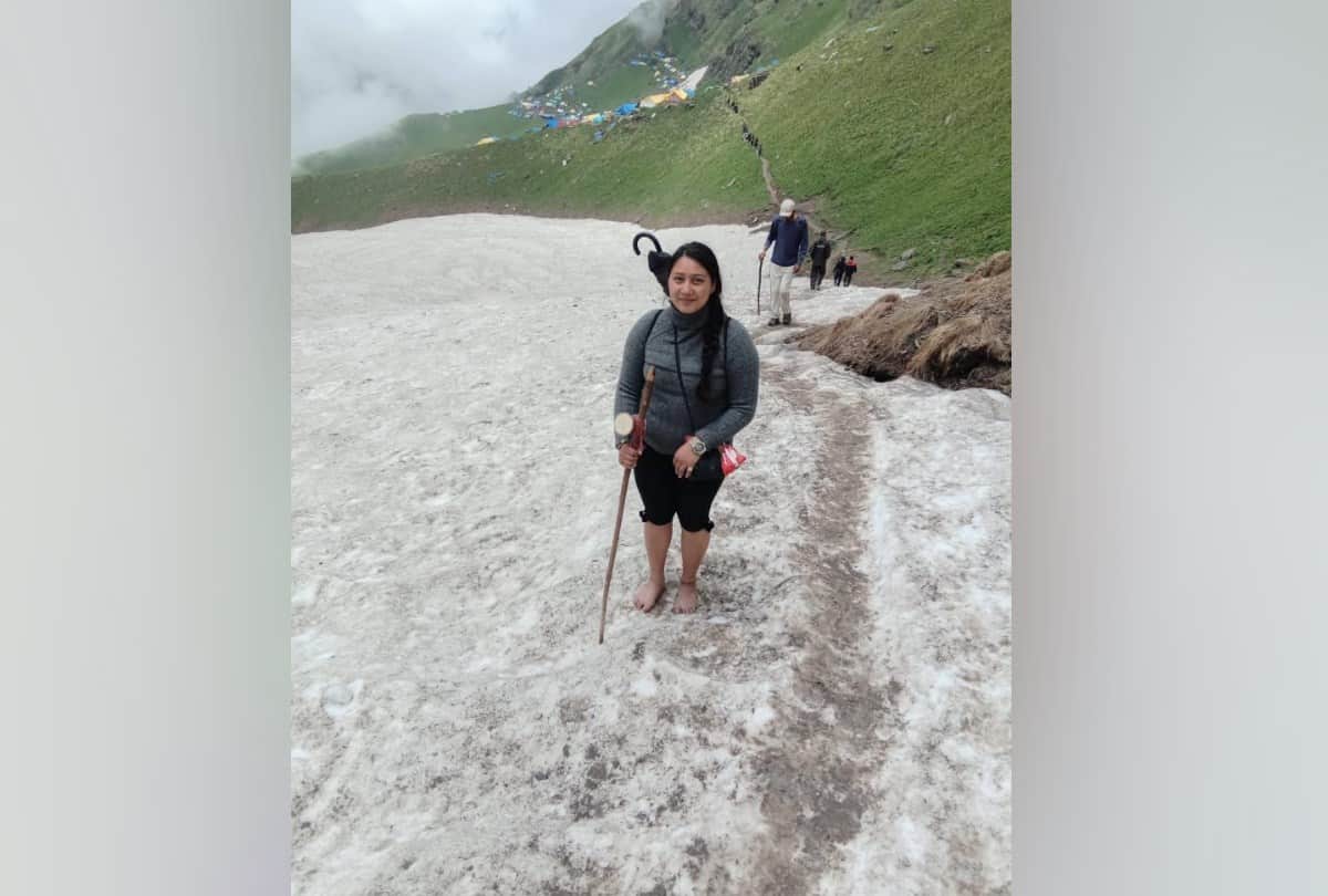 Srikhand Mahadev Yatra 2019 Ishani completed 35 Kilometer Trekking by Barefoot Three Times Himachal