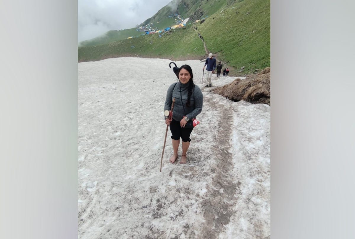 Srikhand Mahadev Yatra 2019 Ishani completed 35 Kilometer Trekking by Barefoot Three Times Himachal