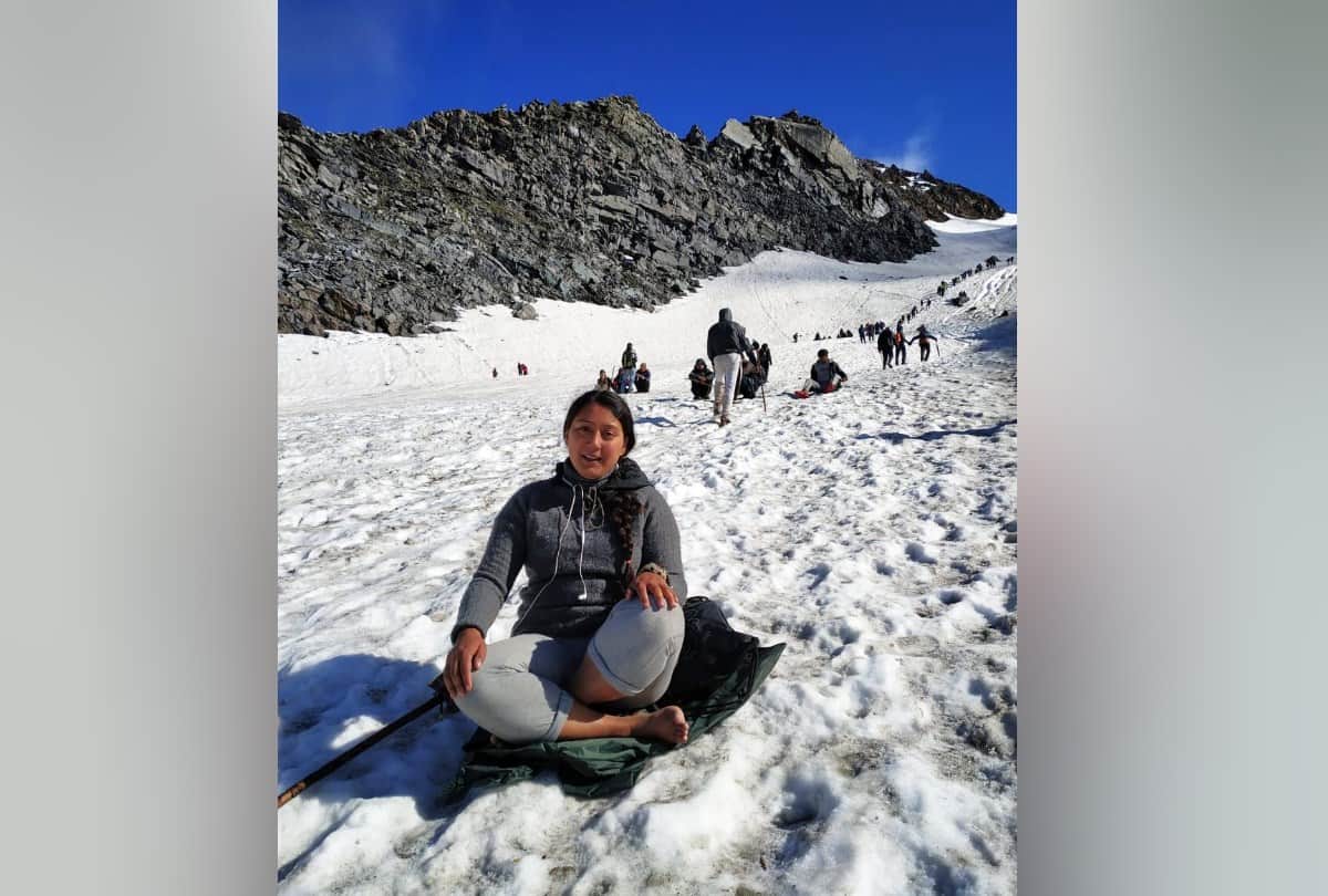 Srikhand Mahadev Yatra 2019 Ishani completed 35 Kilometer Trekking by Barefoot Three Times Himachal