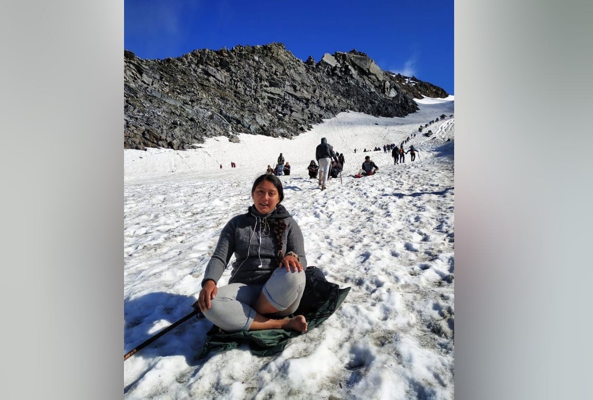 Srikhand Mahadev Yatra 2019 Ishani completed 35 Kilometer Trekking by Barefoot Three Times Himachal