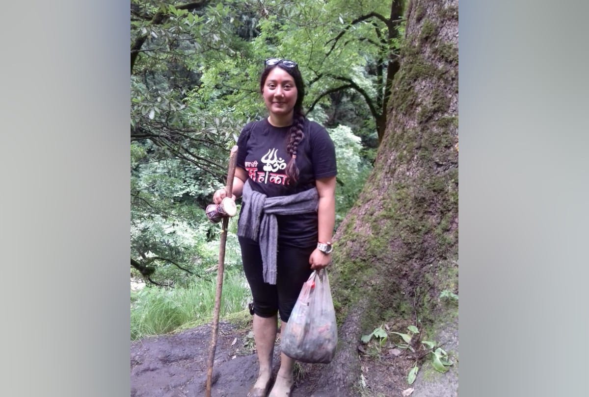 Srikhand Mahadev Yatra 2019 Ishani completed 35 Kilometer Trekking by Barefoot Three Times Himachal