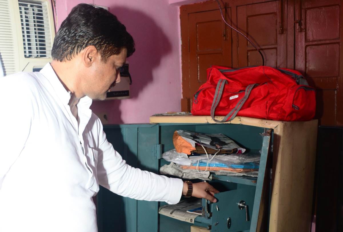 theft in home of State secretary of pragatisheel samajwadi party lohia in lucknow