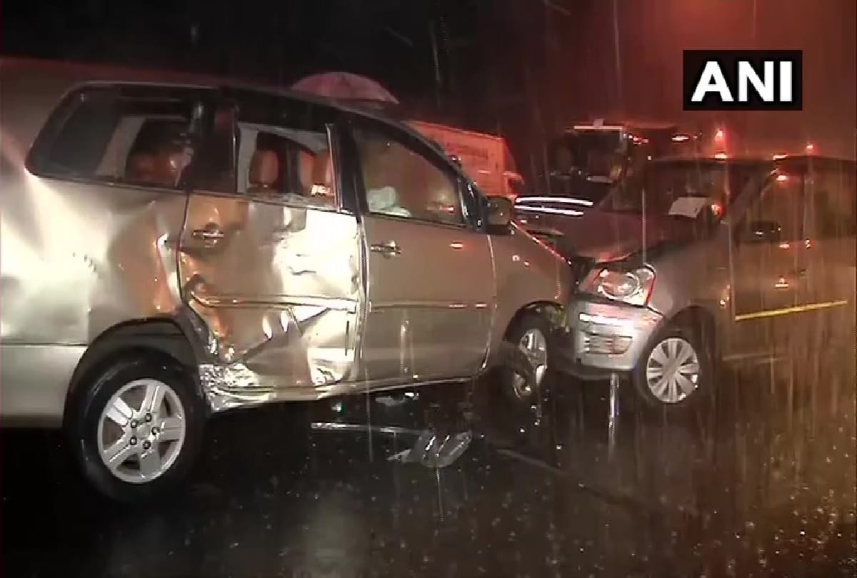 8 injured in three cars collided with each other due to low visibility in heavy rainfall in Mumbai