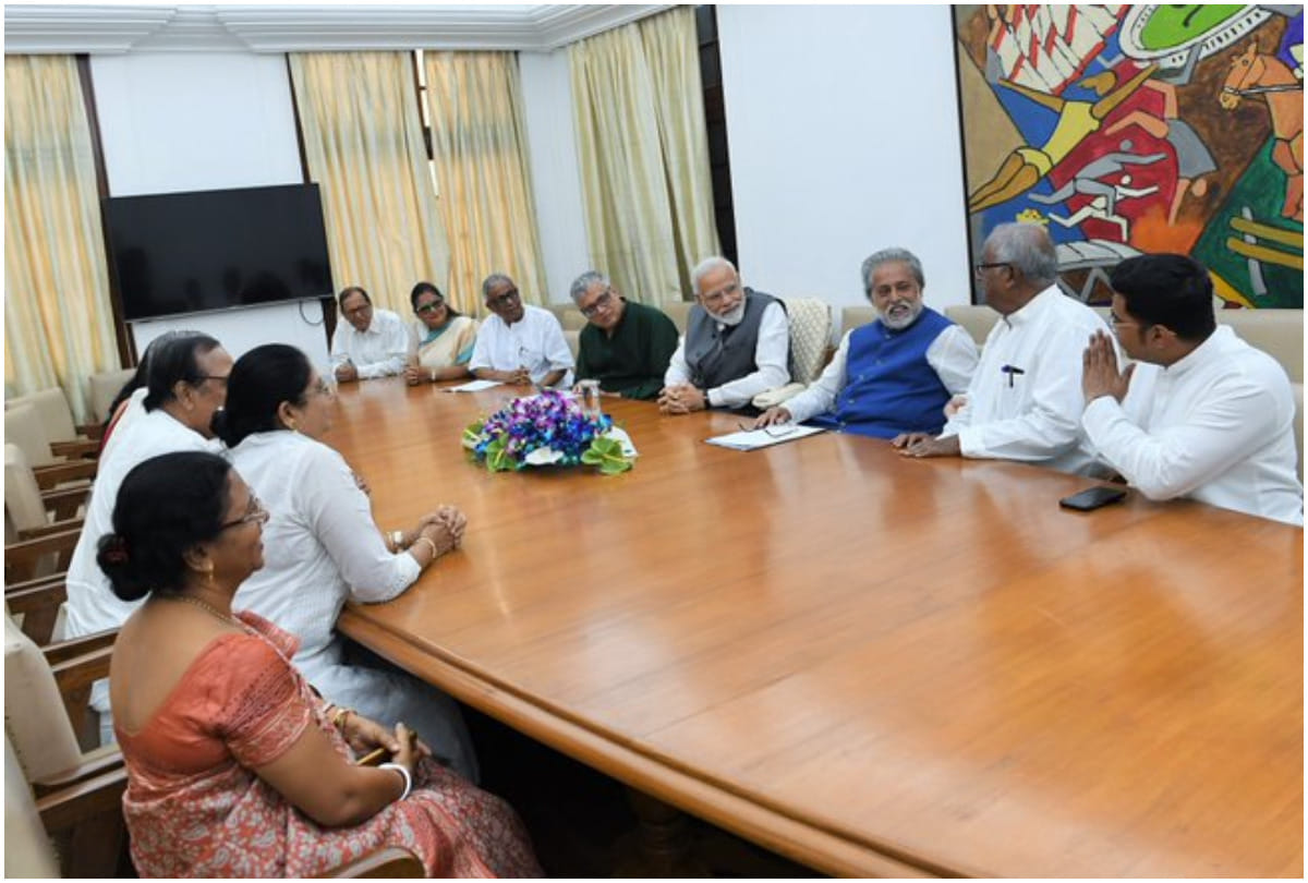 trinamool congress deligation meets prime minister with request to change west bengal name to bangla