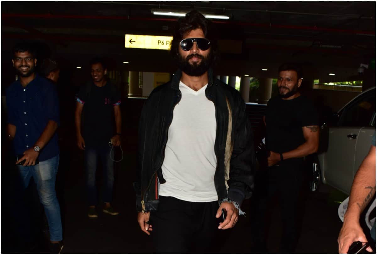Coronavirus outbreak Vijay Deverakonda announced fund to help   those affected by Covid-19 pandemic in Rs 1.30 crore
