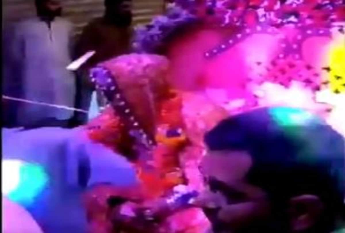 man dressed as birde and known as dulhan wali sarkar