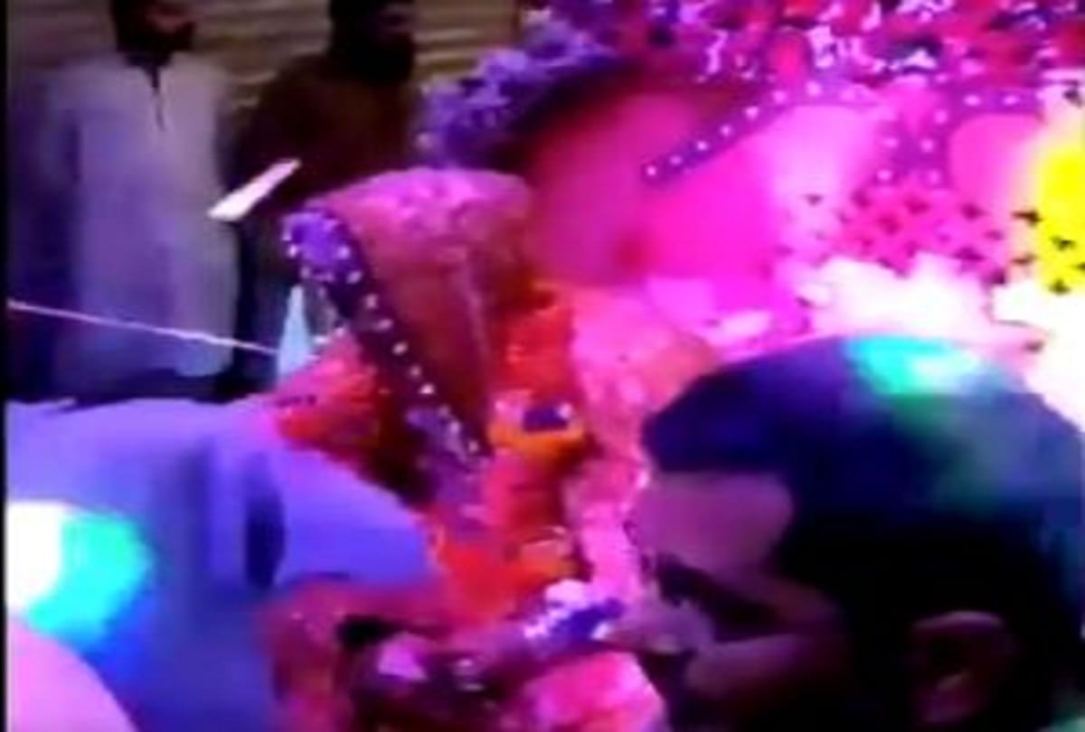 man dressed as birde and known as dulhan wali sarkar