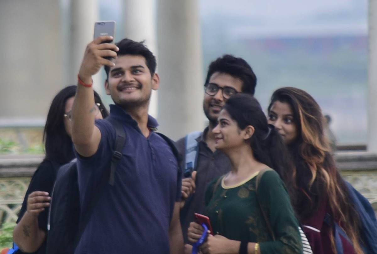 people enjoyed weather in river front and janeshwar mishra park