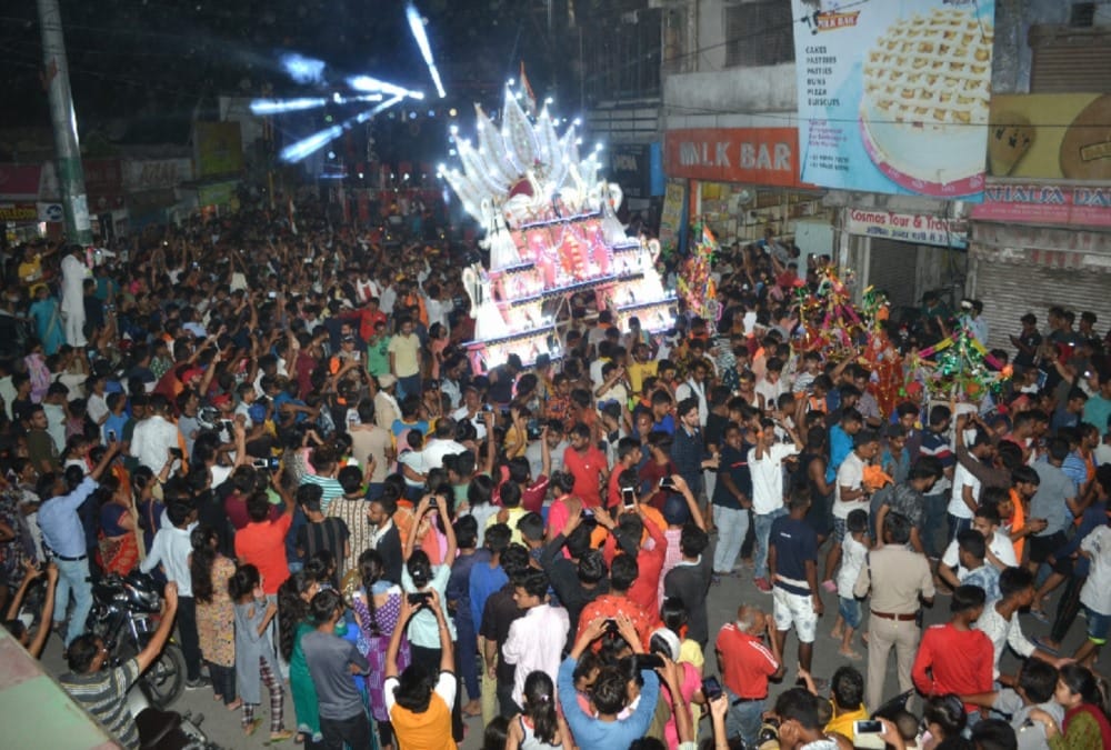 kawad yatra 2019 six lakh Kawadiya take Holy bath in ganga in haridwar Muslims Distribute water