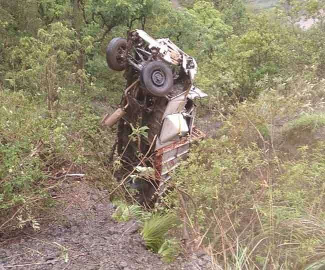 Pickup vehicle fall into ditch in kalsi
