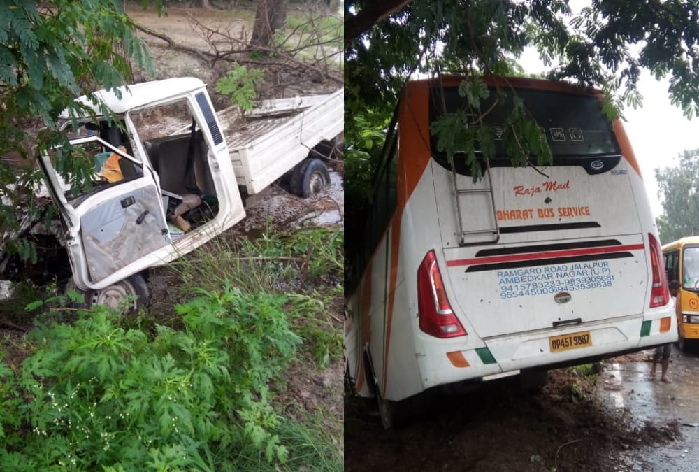 Bus and pick up accident in Ambedkarnagar.