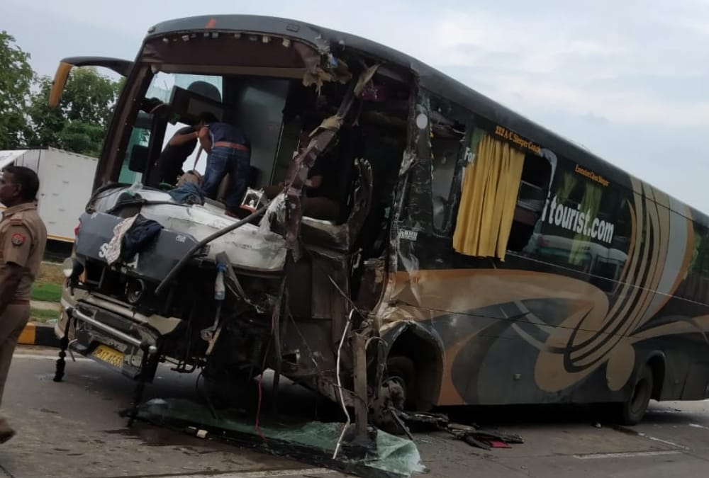 Volvo bus clash with a truck in Barabanki.