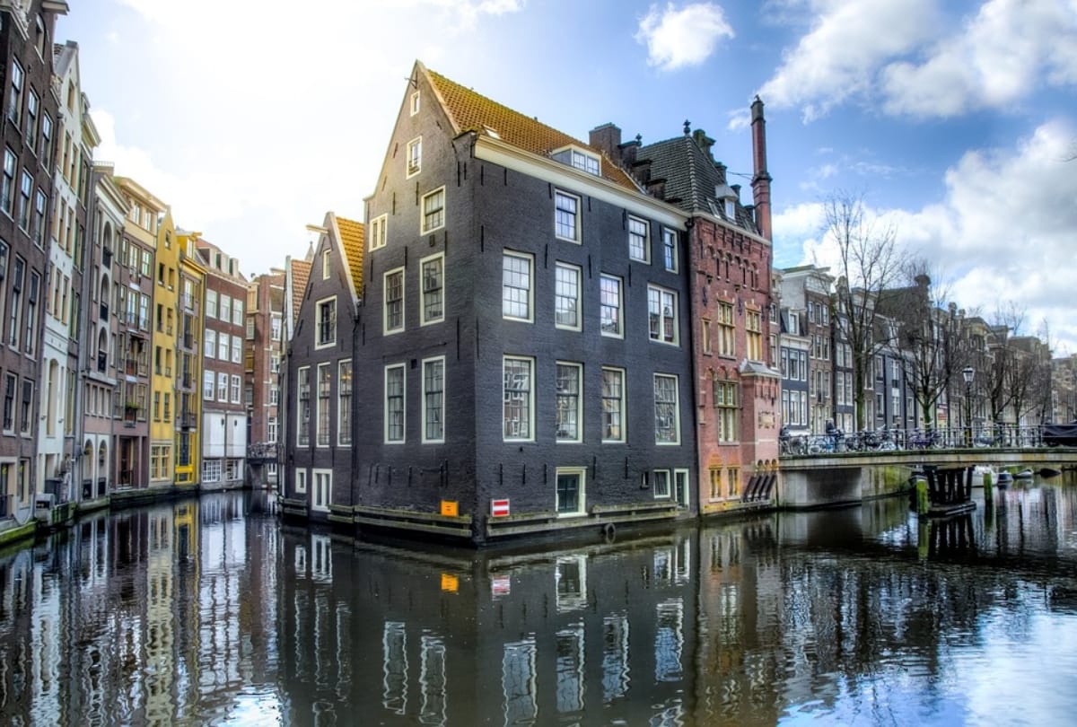 how to plan a europe trip in just one lakh rupees