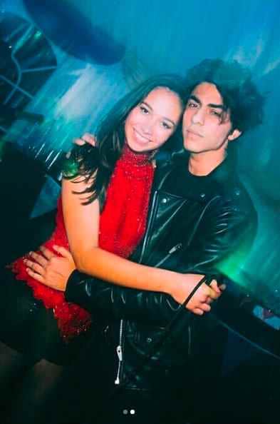 shahrukh khan son aryan khan photo viral with a mystery girl
