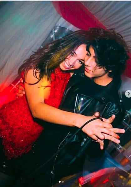 shahrukh khan son aryan khan photo viral with a mystery girl