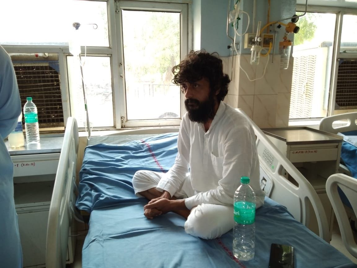 At 1:00 am the police  picked up kashi from the fast and brought him to the hospital